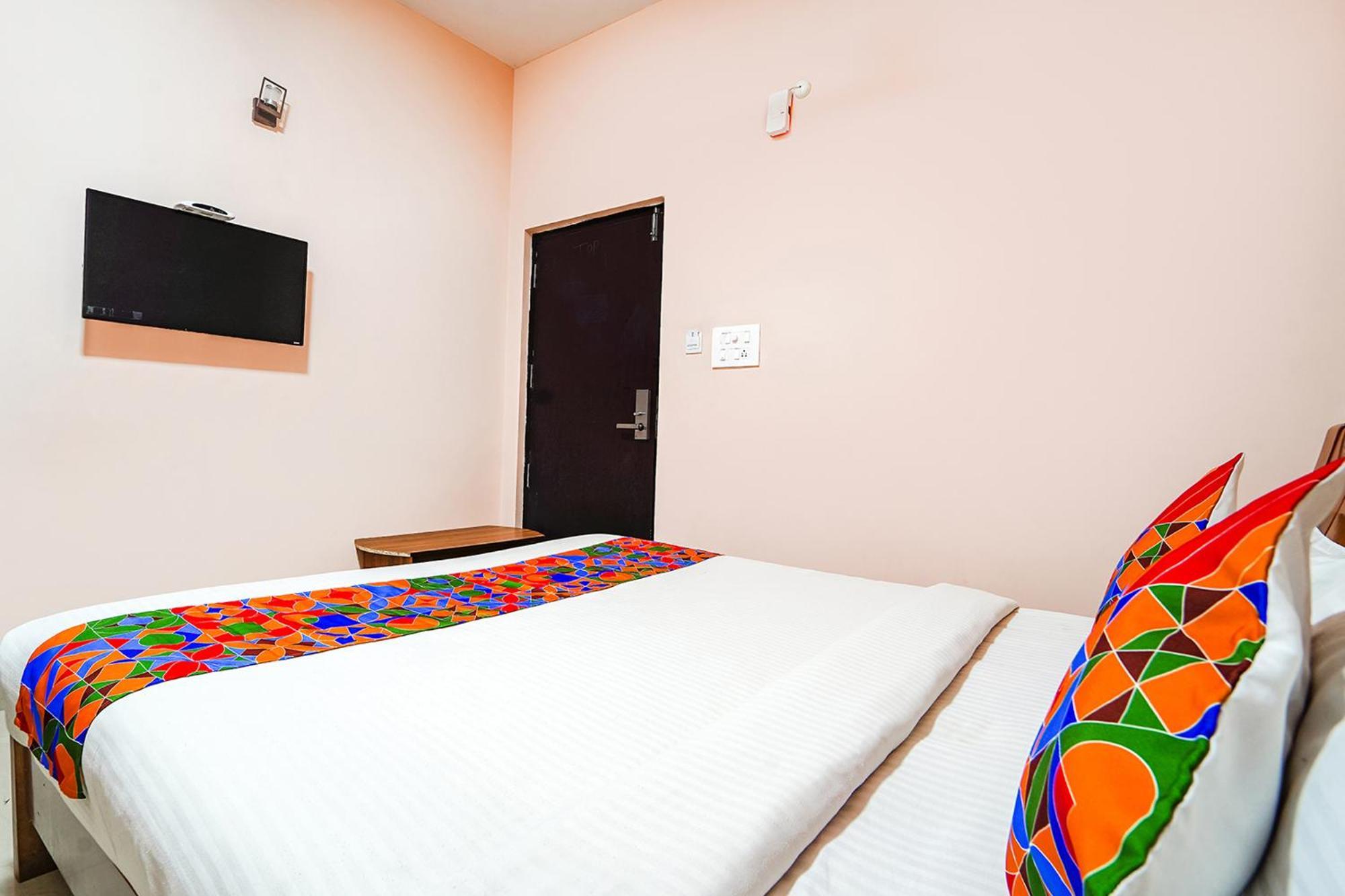 Fabexpress Uv Residency - 700M From Coimbatore International Airport Irugur エクステリア 写真